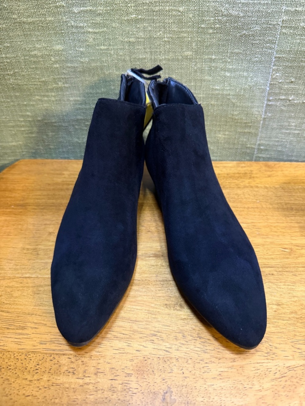 🌟 NEW Seven7 Black Faux Suede V-Cut Ankle Booties 🌟